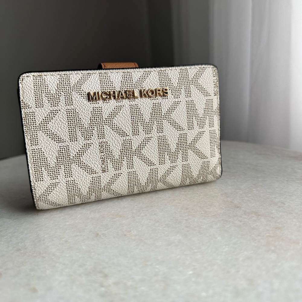 NWT Michael Kors Jet Set Travel Bifold Zip Coin Wallet